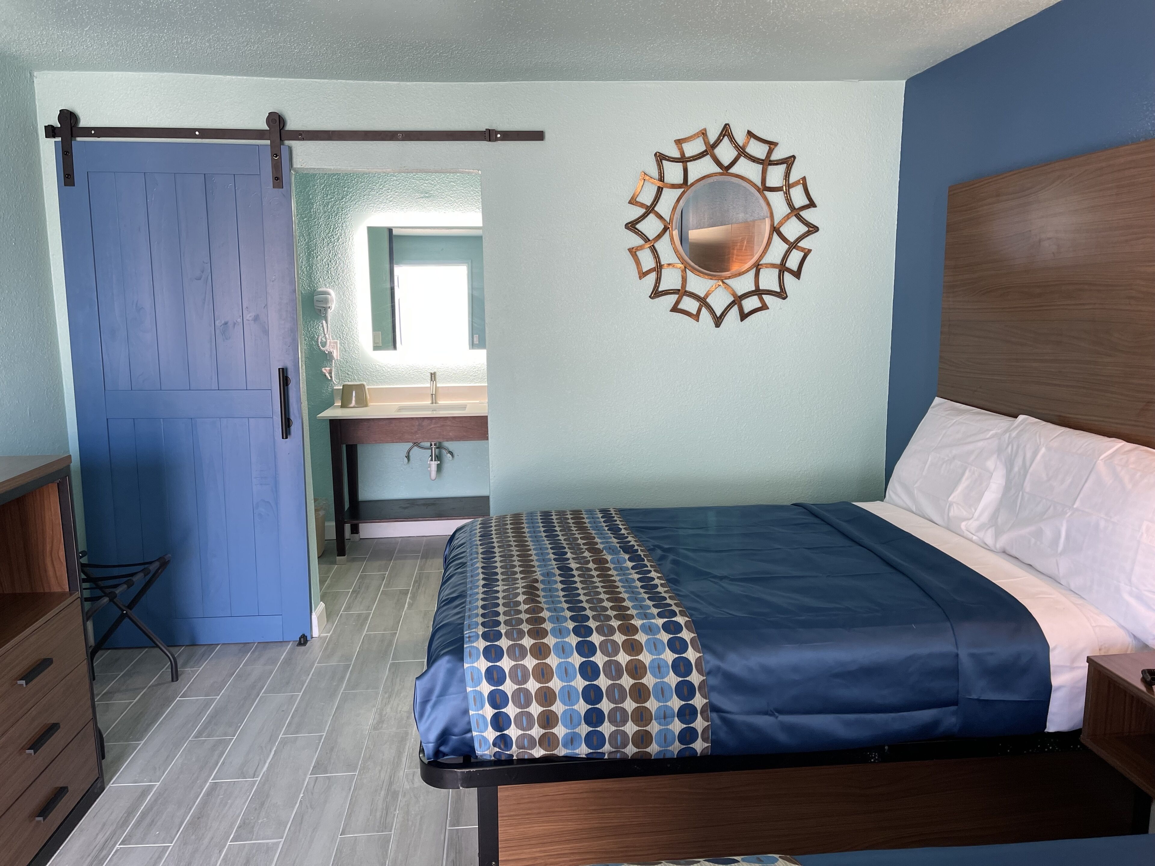 basic single room | 1 bedroom, iron/ironing board, free wifi, bed sheets