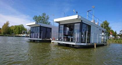 Arka 2 domki na wodzie z rowerem wodnym centrum Mielno