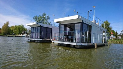 Arka 2 domki na wodzie z rowerem wodnym centrum Mielno