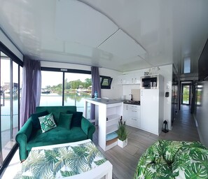 Smart TV - Arka 2 domki na wodzie z rowerem wodnym centrum Mielno (Mielno)