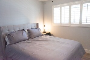 4 bedrooms, iron/ironing board, travel cot, free WiFi - The Chadwick: Old Town Scottsdale 4/2 with Spa, BBQ, and Pool Table  (Scottsdale)