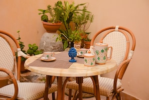 Desayuno de cocina local todos los días (con cargo) 