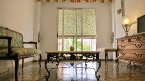 Smart TV - Your calm stay in Valencia. 4 rooms, AC, Gigabit fiber internet  (València)