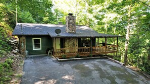 Exterior - Lakeside Mountain Oasis - Bedroom Cabin w/ Outdoor Hot Tub (Topton)