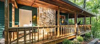 Lakeside Mountain Oasis - Bedroom Cabin w/ Outdoor Hot Tub