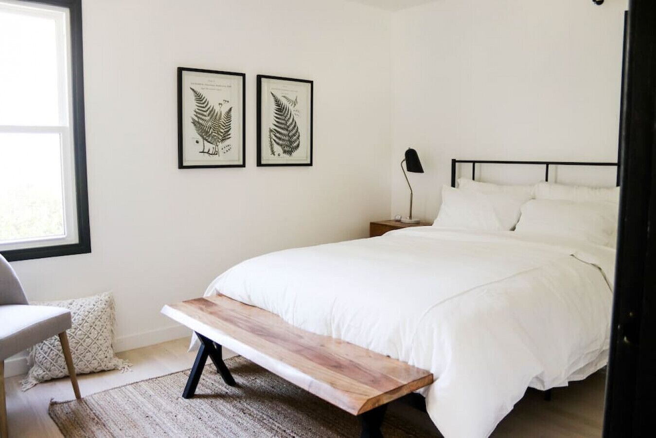 2 bedrooms, desk, iron/ironing board, travel cot