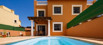 Paradise Villa I 3 bedrooms I BBQ I Private pool I Family and friends