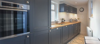 Delightful 1 Bedroom Seaside Cottage