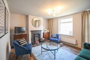 TV - Delightful 1 Bedroom Seaside Cottage (Walmer)