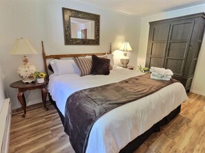 8 bedrooms, desk, iron/ironing board, travel cot