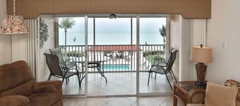 Beautiful Bonita Beach Front Condo, Casa de Mimi in Dolphin Way