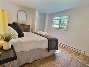 4 bedrooms, desk, iron/ironing board, travel cot