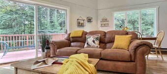 BearVaria- Hot Tub, Fireplace, Close to Trails!