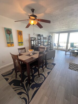 Dining - Flagler Beach, Florida<br>Ocean-View Townhome<br>Sunrise Surprise! 🚀🌊🏖️☀️ (Flagler Beach)
