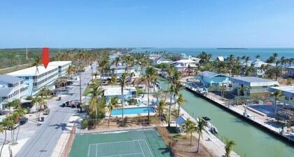 Beautiful Ocean Access Islamorada Condo. MM 76.5 Bring your Boat