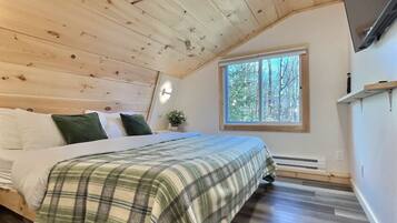 4 bedrooms, desk, iron/ironing board, travel crib