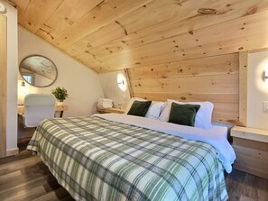 4 makuuhuonetta, työpöytä, silitysrauta/-lauta, vauvan matkasänky