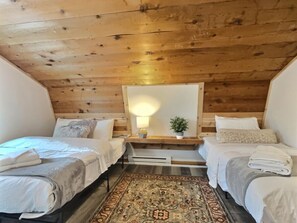 4 bedrooms, desk, iron/ironing board, travel crib