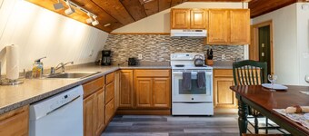 HappyCub - Hot Tub, Fireplace, Game Room!