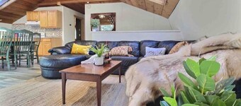 HappyCub - Hot Tub, Fireplace, Game Room!