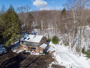 Exterior - HappyCub - Hot Tub, Fireplace, Game Room! (Killington)