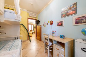 2 bedrooms, desk, iron/ironing board, free WiFi - Fusillo Lorusso tourist rental with private parking (Barletta)