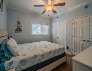 2 bedrooms, memory foam beds, iron/ironing board, free WiFi - Stunning Long Beach Condo With Ocean View! (Long Beach)