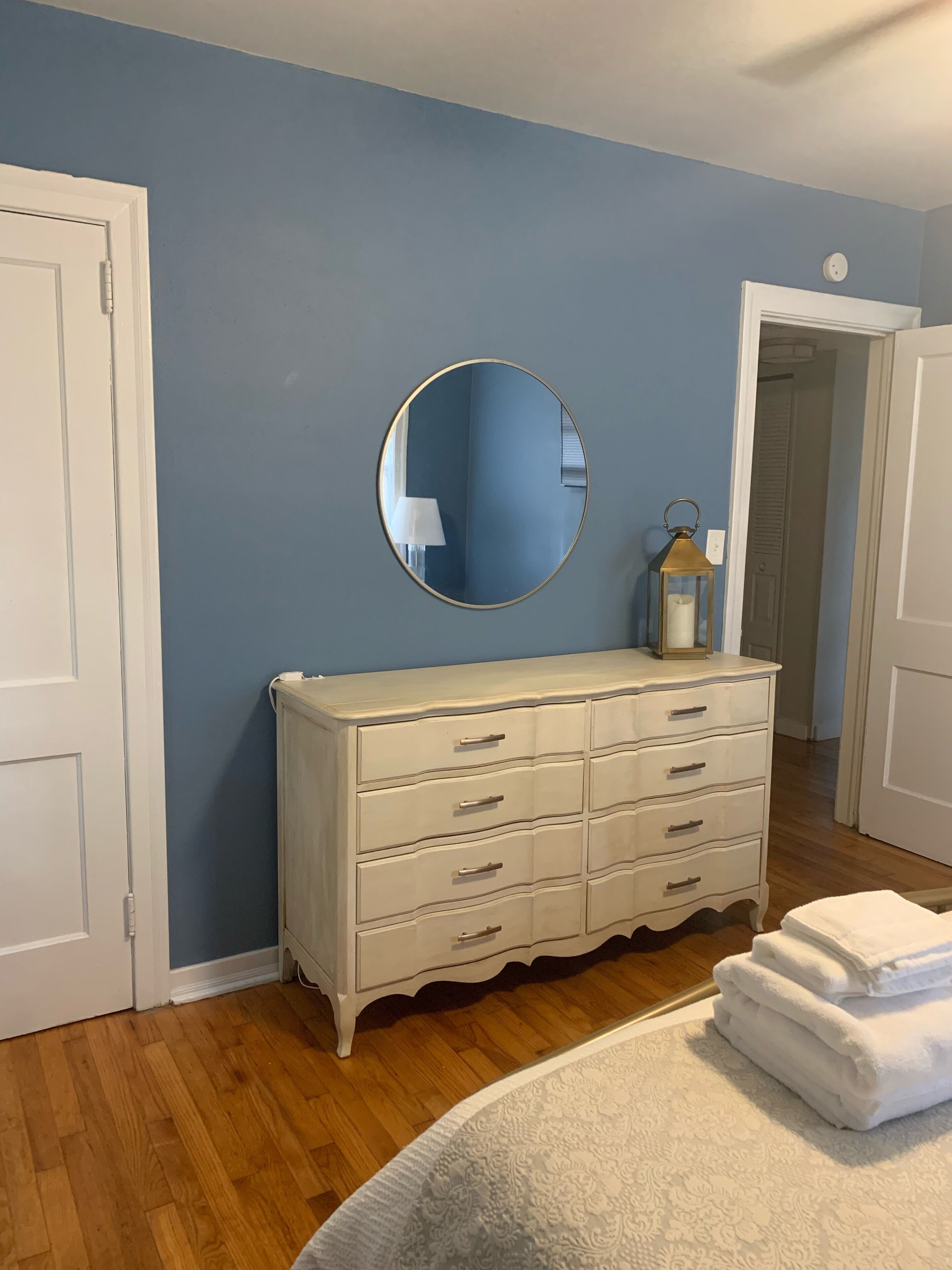 2 slaapkamers, een bureau, een strijkplank/strijkijzer, gratis wifi