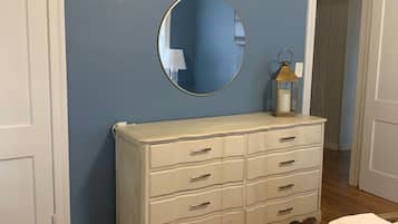 2 slaapkamers, een bureau, een strijkplank/strijkijzer, gratis wifi