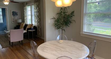 Fire-pit, Patio & Pergola, Near Shops, Restaurants, King Bed, Pet-Friendly Yard