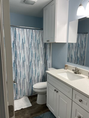 Combined shower/bathtub, hair dryer, towels, soap - Come stay at “Lil’ Nauti” a 2 Bedroom 2 Bath with a private boat slip! (Rockport)