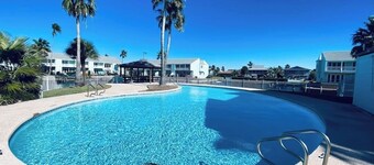 Come stay at “Lil’ Nauti” a 2 Bedroom 2 Bath with a private boat slip!