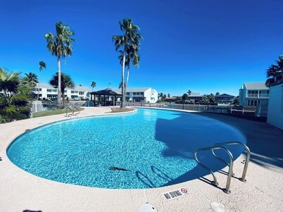 Come stay at “Lil’ Nauti” a 2 Bedroom 2 Bath with a private boat slip!
