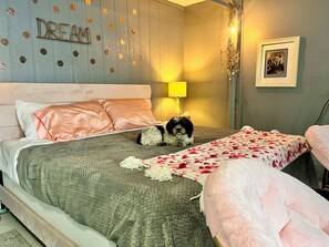 1 chambre, lit parapluie, Wi-Fi gratuit, draps fournis