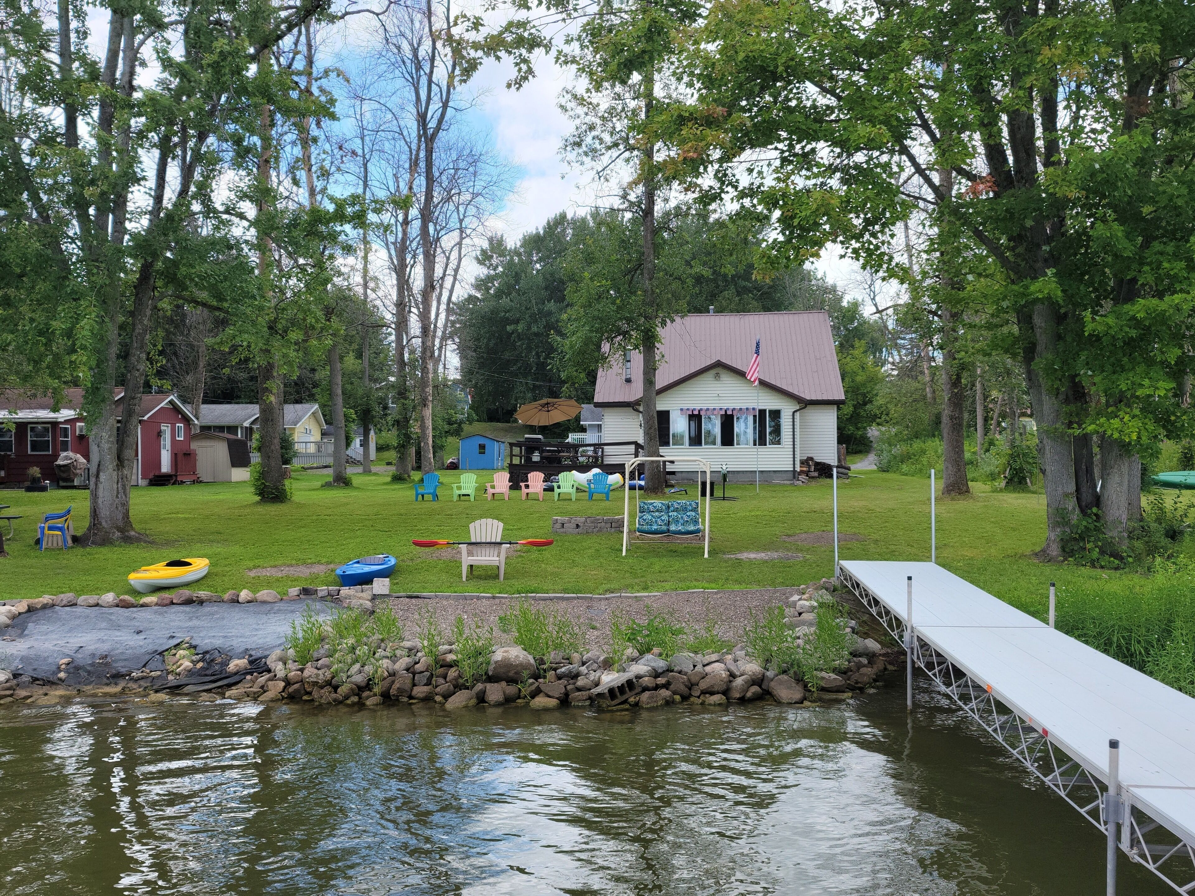 Lakefront Cottage in Upstate New York