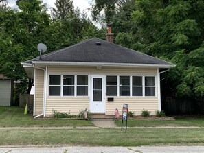 Exterior - Perfect Location Just 0.5 Miles from Notre Dame’s Campus! (South Bend)
