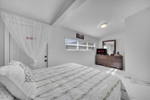 3 bedrooms, iron/ironing board, free WiFi, bed sheets