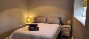 2 bedrooms, iron/ironing board, WiFi, bed sheets - New Cottage in Llangoed, Beaumaris (Anglesey)