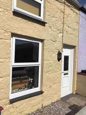 Exterior detail - New Cottage in Llangoed, Beaumaris (Anglesey)