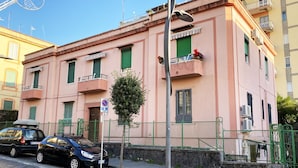 Unclassified image, 5 of 12, button - Apartment within walking distance of the Archaeological Excavations (Ercolano)