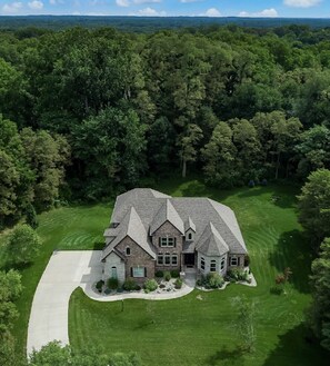 Exterior - NEW!! Luxury throughout. Sleeps 10. Just 5 miles to ND. Theater. Bar. Hot Tub. (South Bend)