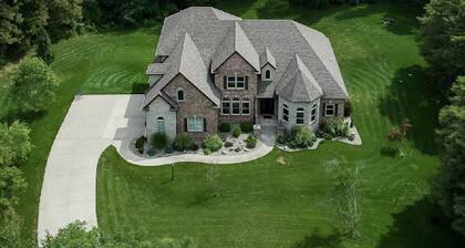 NEW!! Luxury throughout. Sleeps 10. Just 5 miles to ND. Theater. Bar. Hot Tub.