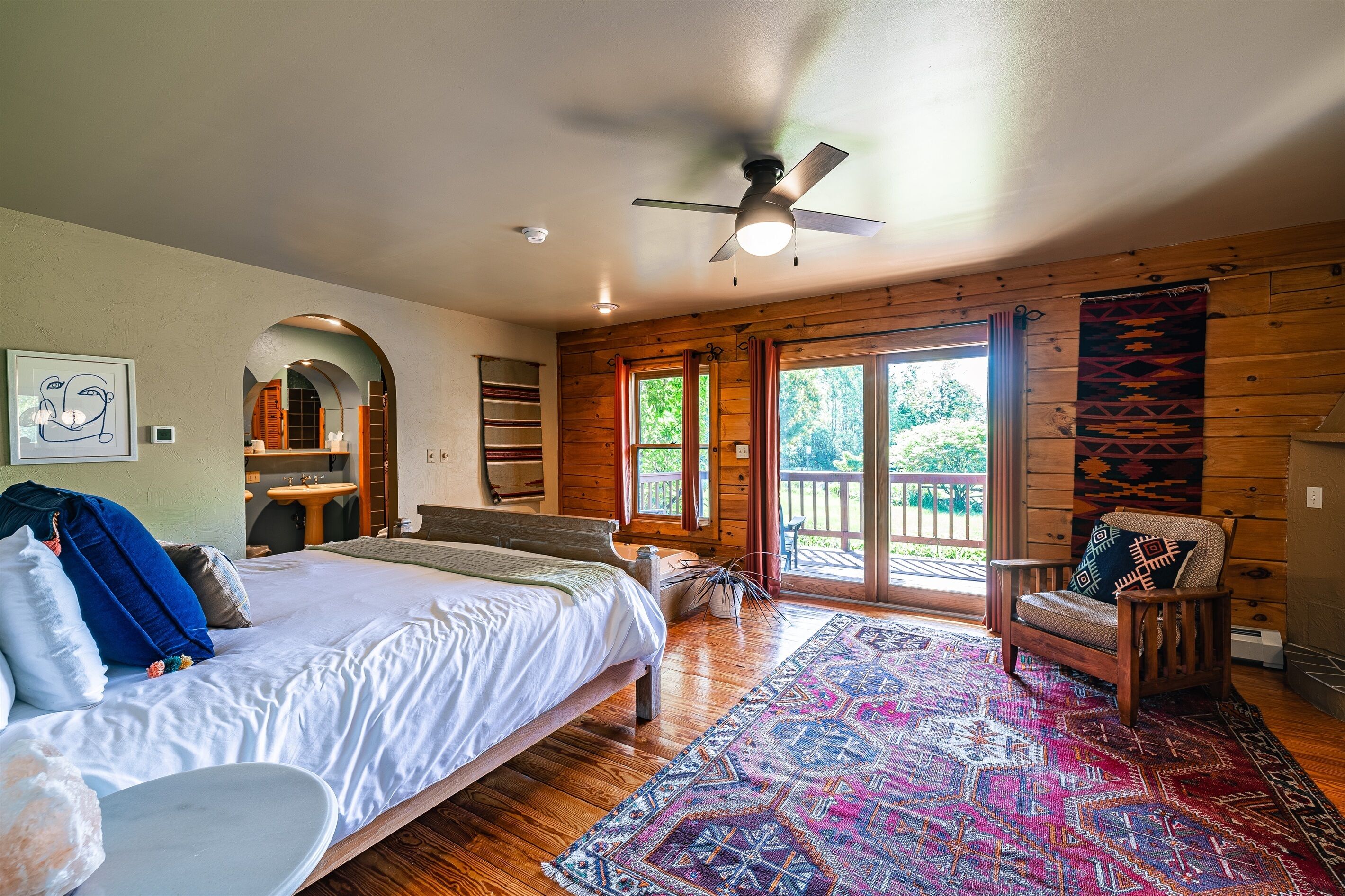 11 bedrooms, desk, free WiFi, bed sheets