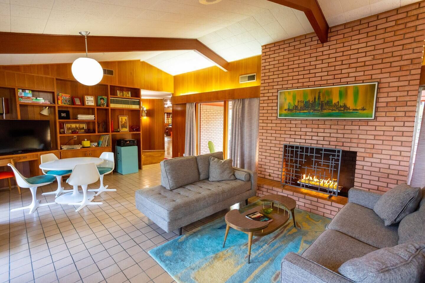 Atomic Ranch House at Stardust Retreat, 2 Hilltop Acres