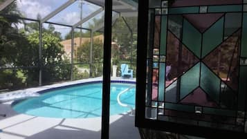 Alberca al aire libre y alberca climatizada