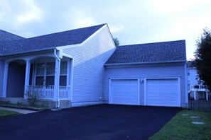 Exterior - A private 2BR & living area w/ patio for 4 (Manassas Park)