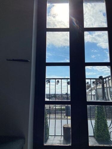 Penarth (Cardiff) Centre - Private Terrace! Great Value Premium Accommodation!