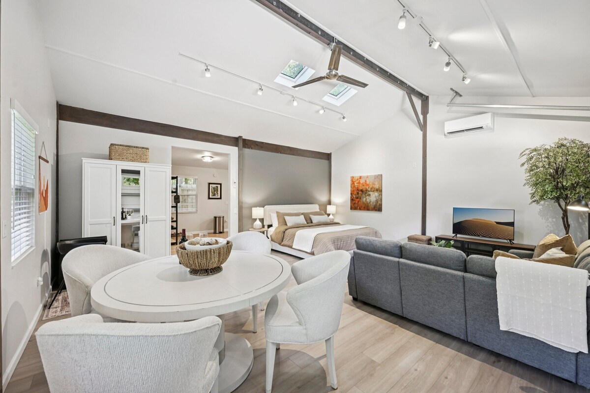 Pet Friendly Studio with Tons of 5 Star Reviews