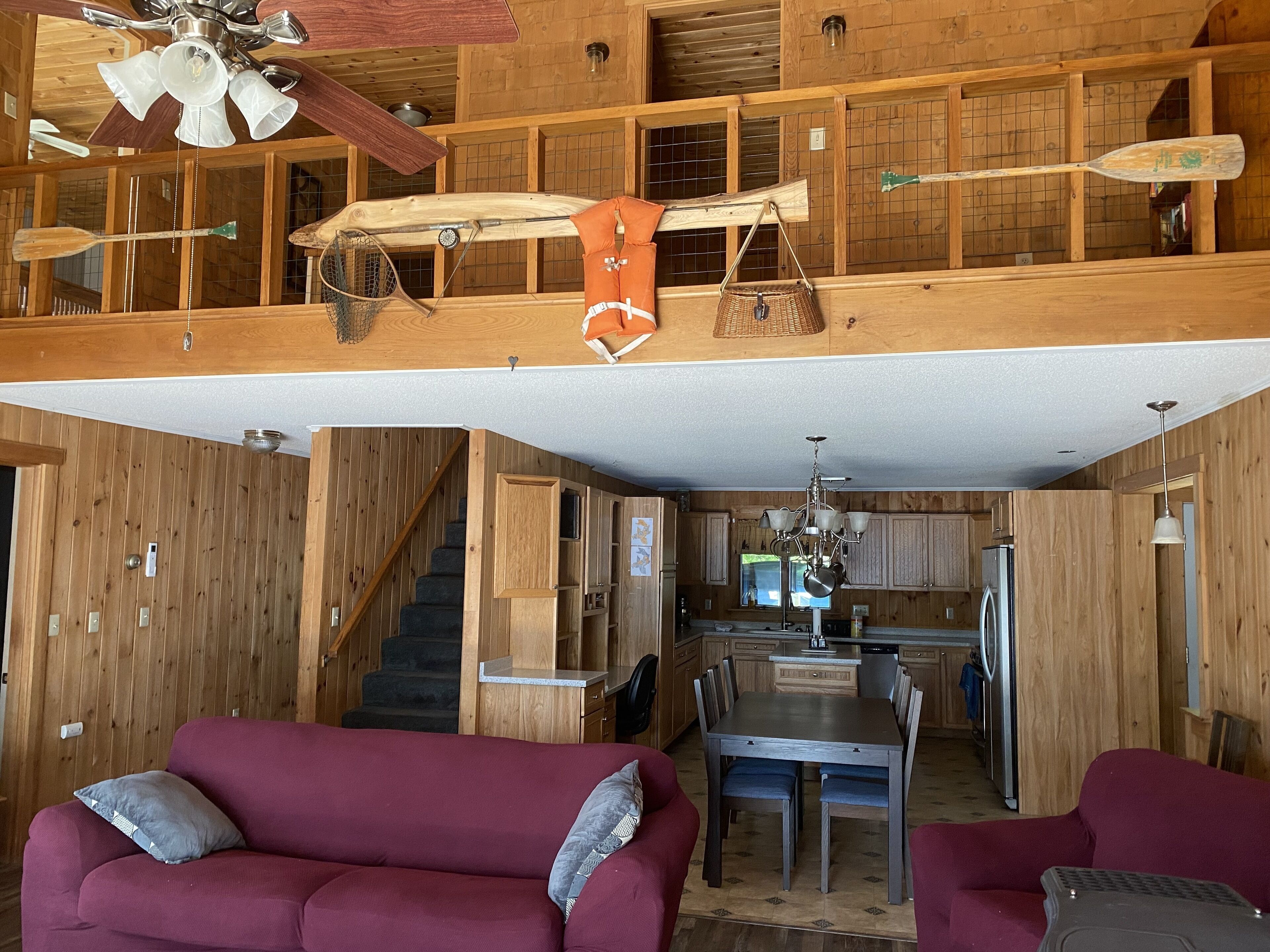 電視、DVD 播放機、乒乓球設施、書籍