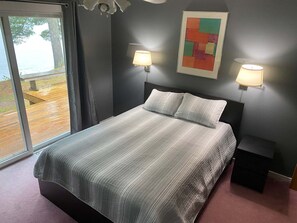 5 bedrooms, iron/ironing board, free WiFi, bed sheets
